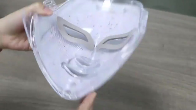 Máscara Facial LED 7 Cores Profissional – Clareia a Pele, Controla Acne e Reduz Poros para Tratamento Facial em Casa